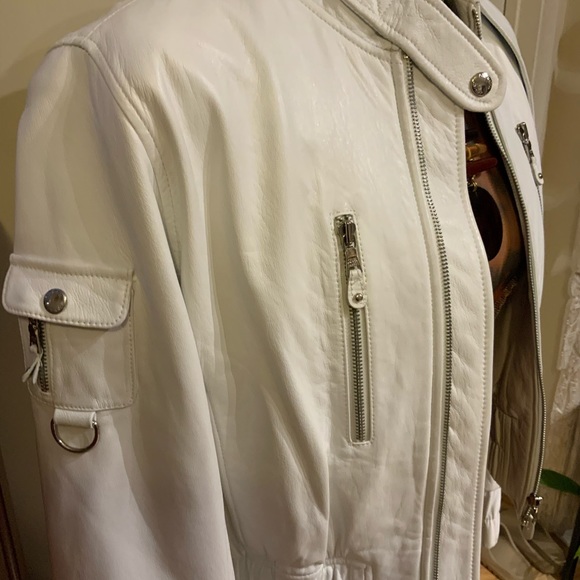 White Andre Marc leather crop jacket ( final sale) - Picture 3 of 9